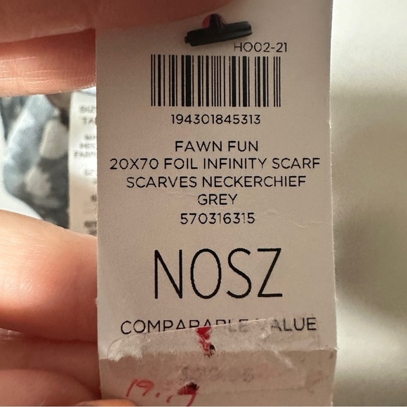 Chico’s NWT 20x70 Fawn Fun Foil Infinity Gray Patterned Women's Scarf - Picture 6 of 6